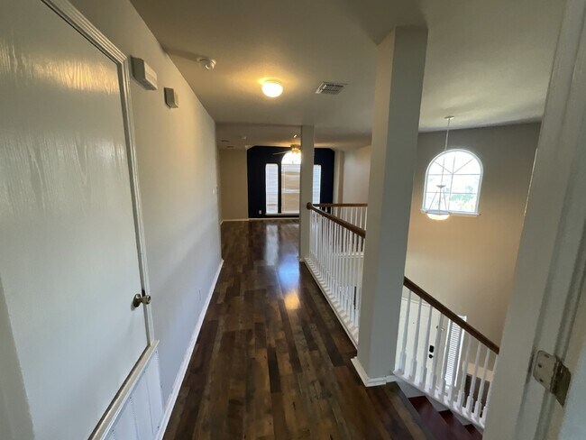 Building Photo - "Charming 3-Bed Oasis with Granite Touches & Cozy Fireplace in Cibolo!"