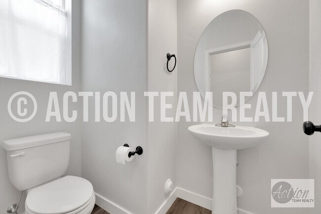 Building Photo - Single Family Home in Syracuse!