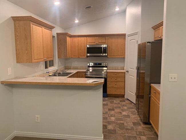 Building Photo - 1049 Manchester Ct