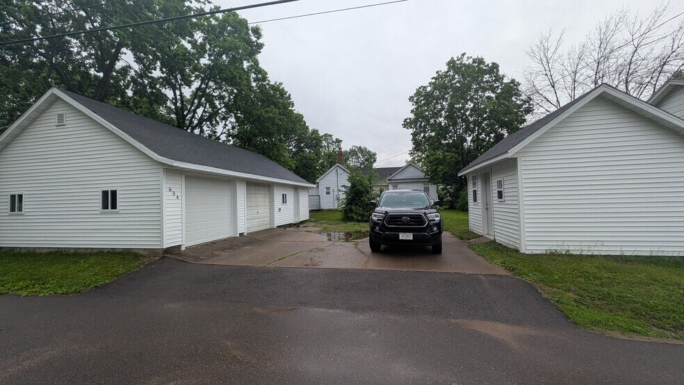 Building Photo - 634 Niagara St