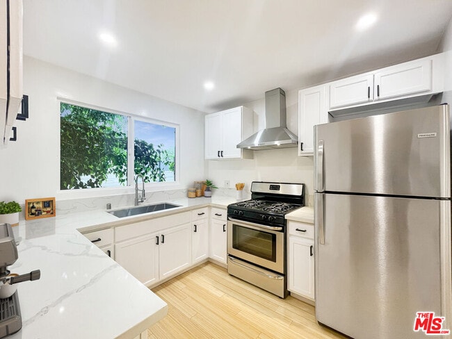 Building Photo - 2414 Effie St