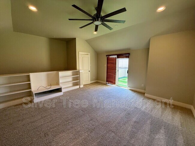 Building Photo - 3204 Wycliff Ave