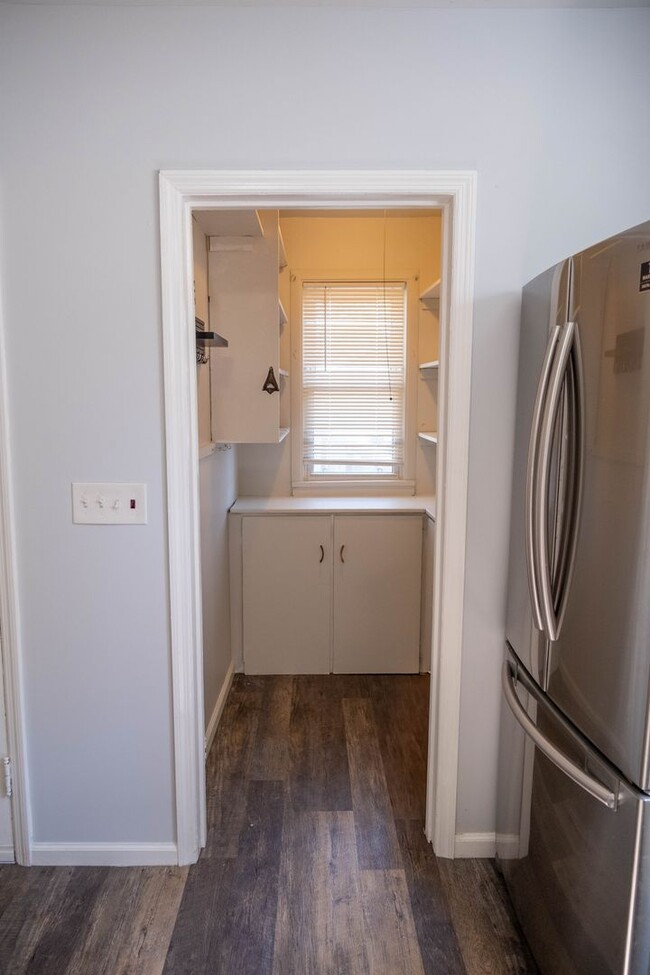 Building Photo - Charming 3 bedroom