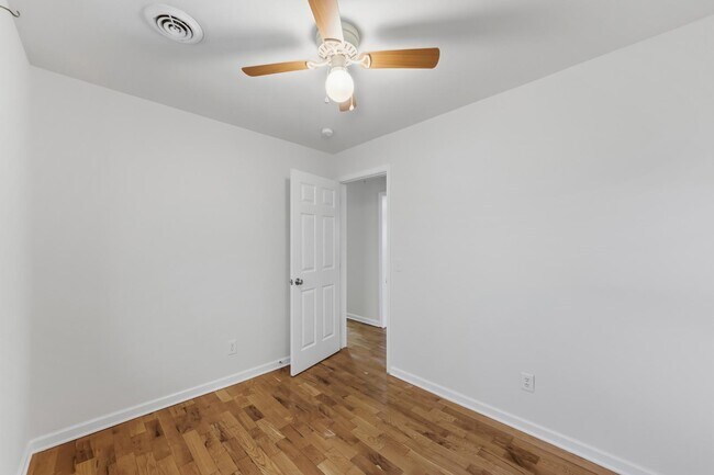 Building Photo - 41 Rose Ln