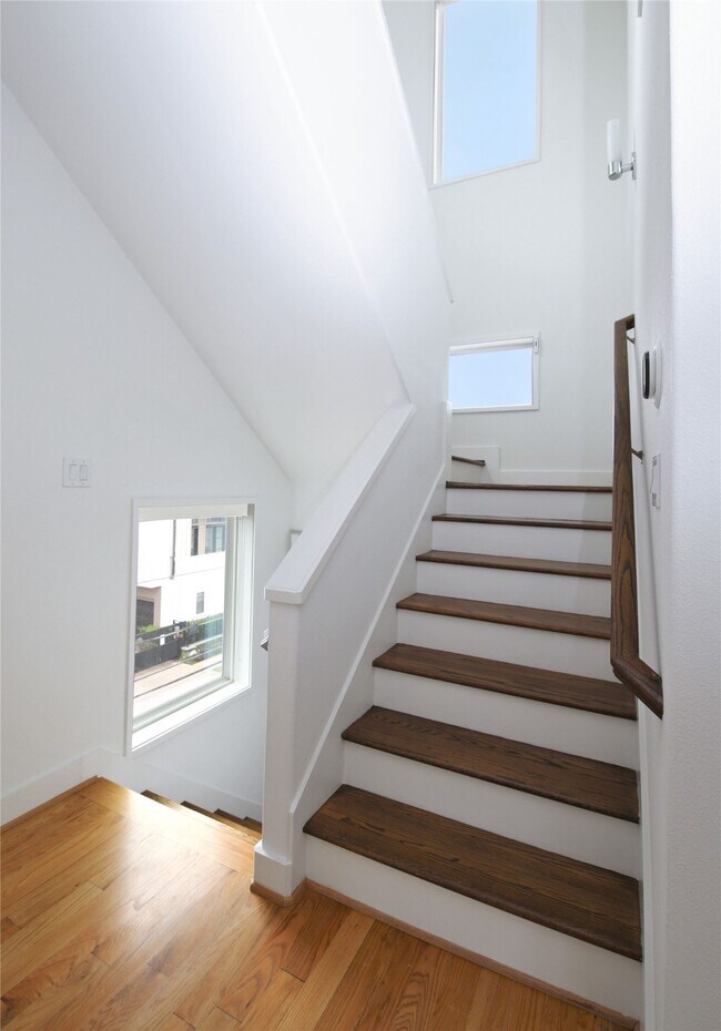 Building Photo - 5711 Kansas St