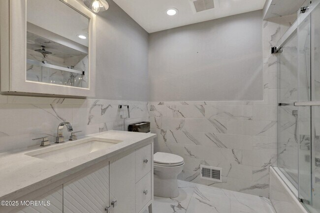 Building Photo - 3 Galewood Dr