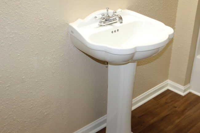 Building Photo - Executive 3 Bedroom / 2 Bath Home in Marianna, Florida