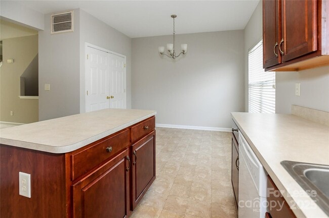 Building Photo - 332 Rock Ridge Ln