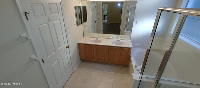 Building Photo - 10542 Castlebar Glen Dr S