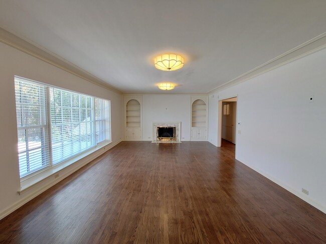 Building Photo - 3222 E Hampshire St