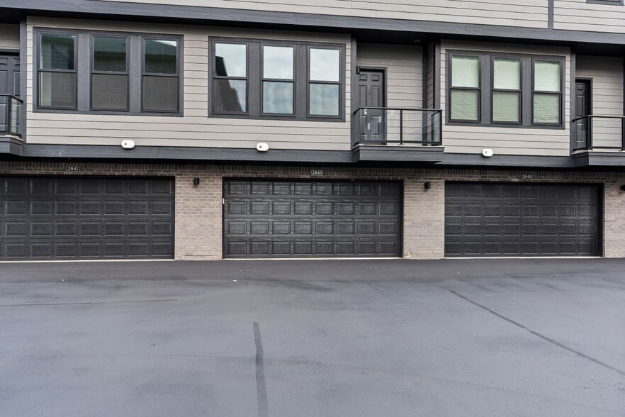 Building Photo - 2845 Summers Pl