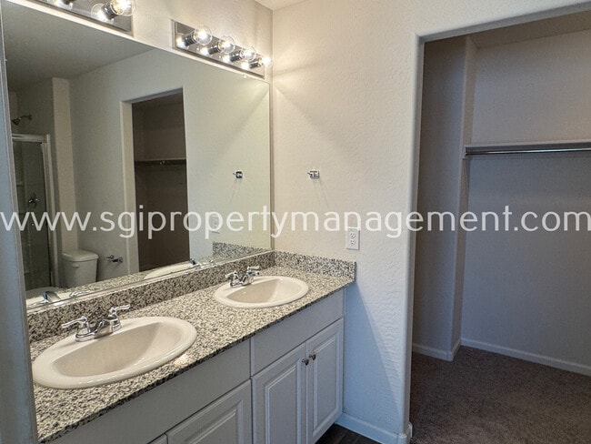 Building Photo - 2373 Oakmont Ln