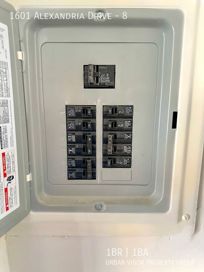 Building Photo - 1601 Alexandria Dr