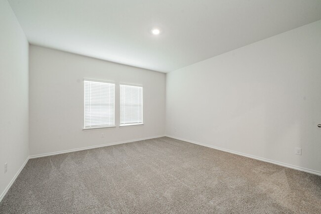 Building Photo - 2110 Thornton Dr