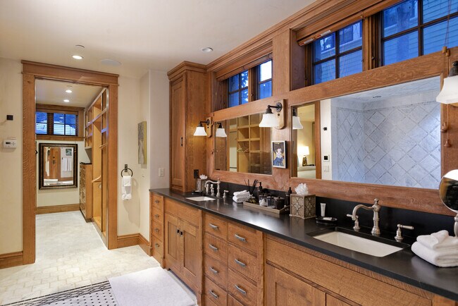 Building Photo - 330 W Bleeker St