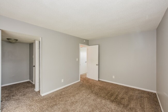 Building Photo - 2508 Greenhill Dr NW