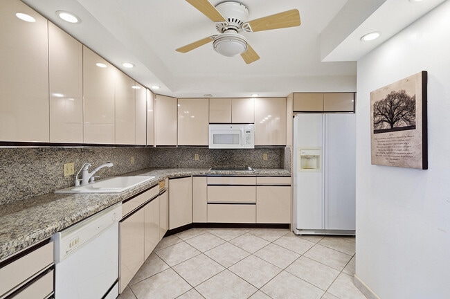 Building Photo - 3900 Galt Ocean Dr