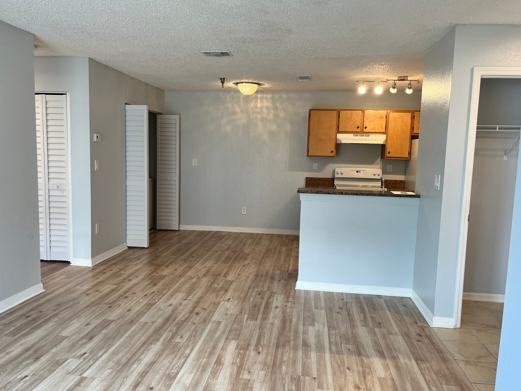 Building Photo - 10263 Gandy Blvd N