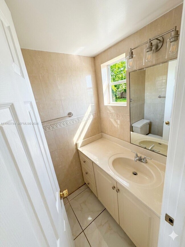 Building Photo - 19051 NE 2nd Ave