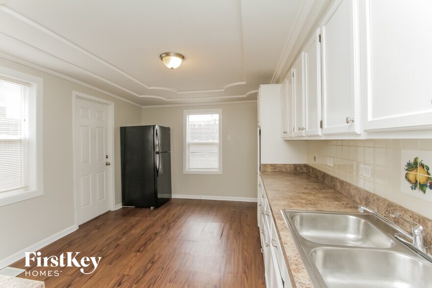 Building Photo - 515 Columbia St