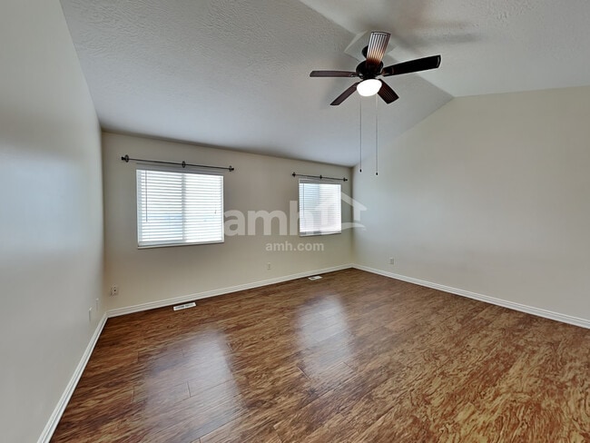 Building Photo - 243 W Peppermint Cir