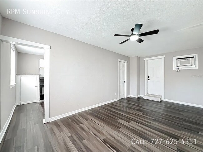 Building Photo - 944 18th Ave S