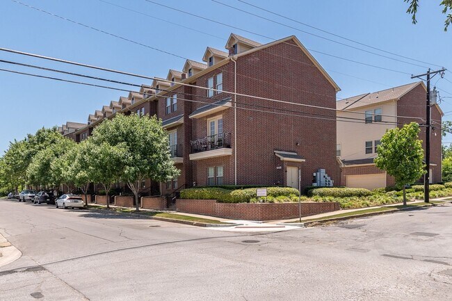 Building Photo - 2816 Lubbock Ave