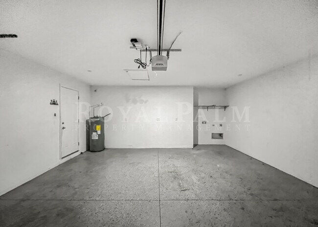 Building Photo - 4BR/2BA Home with High Ceilings, Garage & Large Kitchen Island