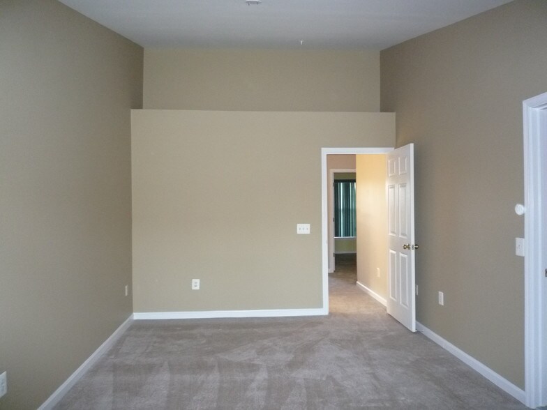 Building Photo - 140 Eastridge Cir