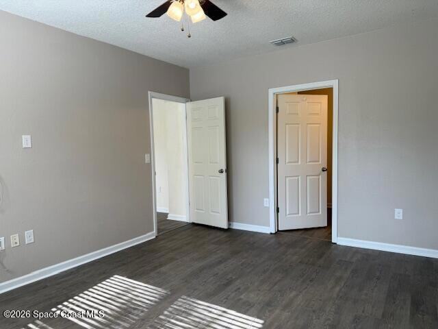 Building Photo - 323 Moray Dr