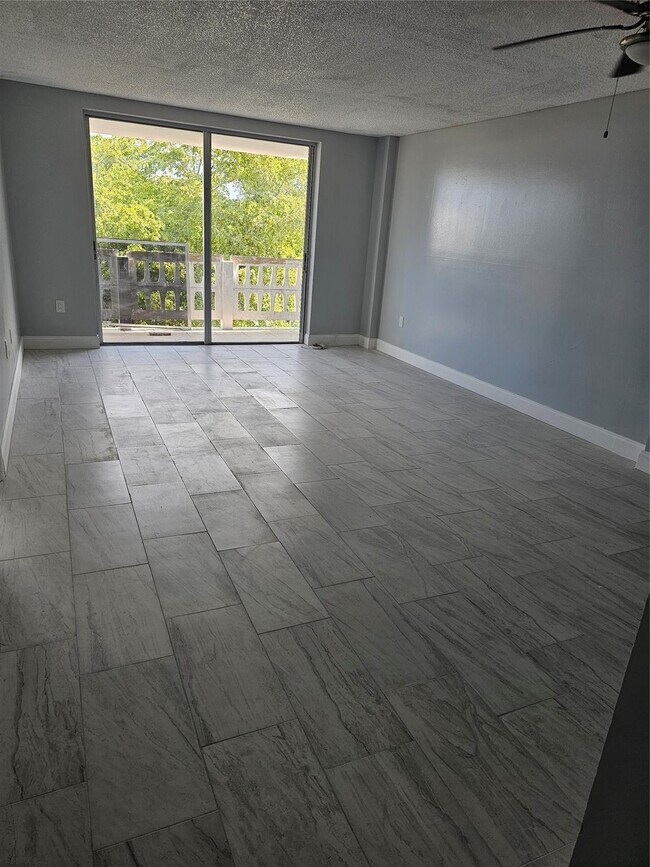 Building Photo - 15600 NW 7th Ave