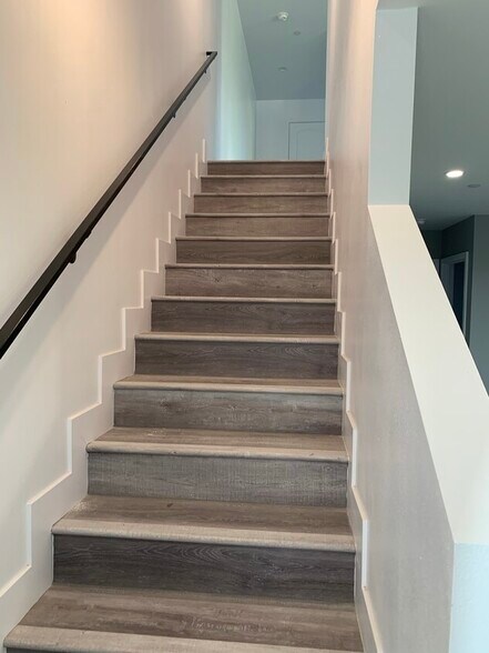 Building Photo - 789 E 41st Pl