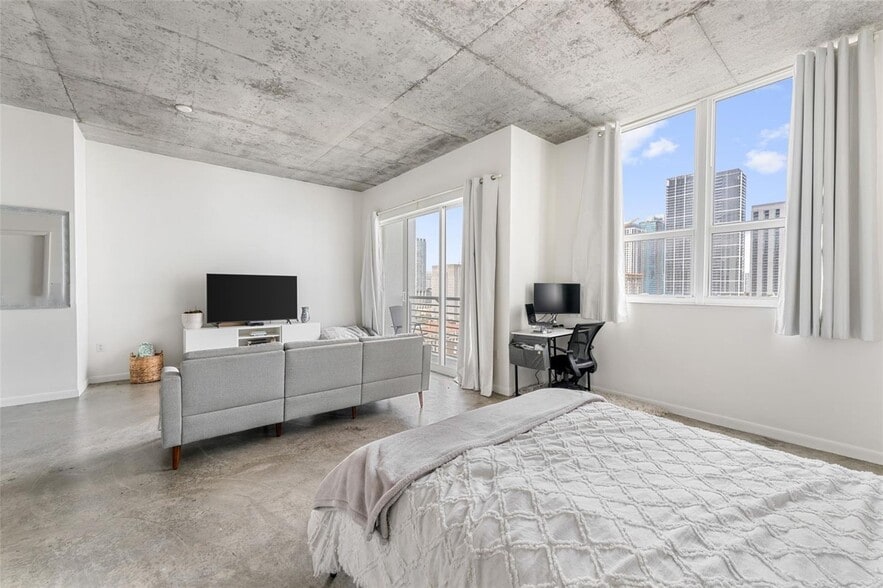 Building Photo - 133 NE 2nd Ave