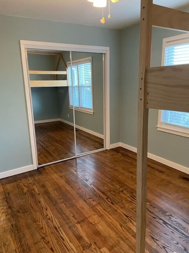 Building Photo - 4 bed/3bath-University Elementary School/I...