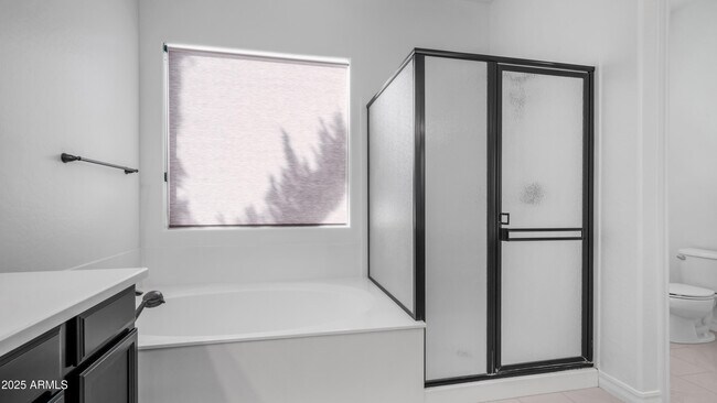 Building Photo - 561 W Yellowstone Way