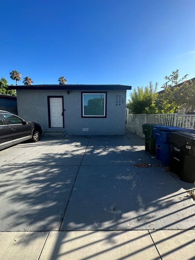 Driveway in front of the house in the front - 8706 Cadillac Ave