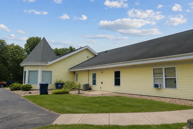 Building Photo - 100 Bothne Dr