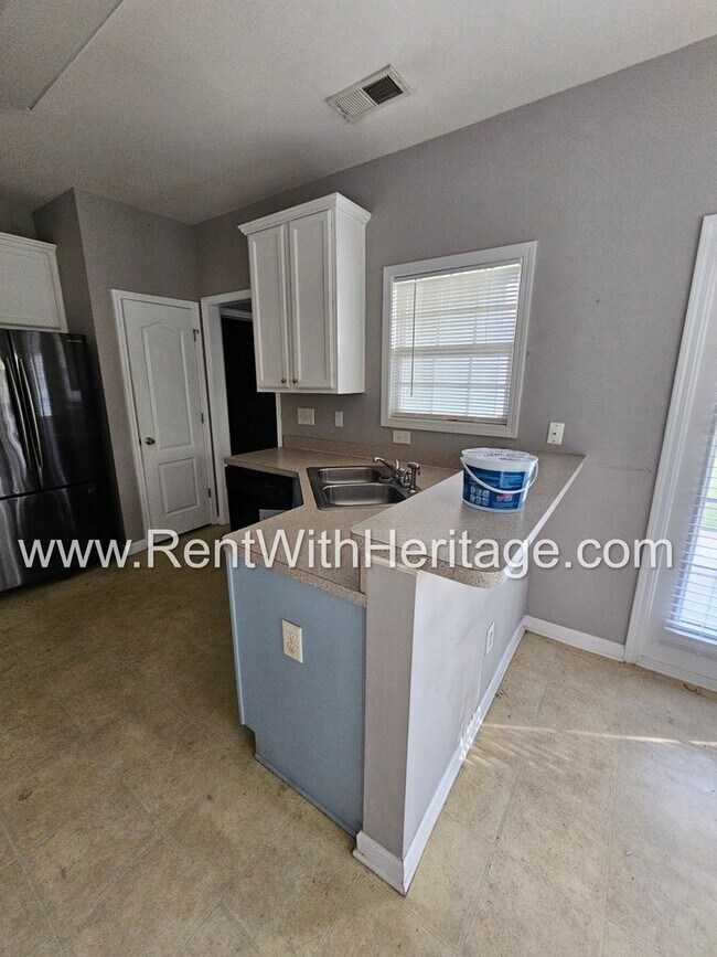 Building Photo - Gorgeous 4bd/ 2.5 Bath / Attention to Detail / Popular Menlow Station / Swim/ Tennis/ Direct Acce...