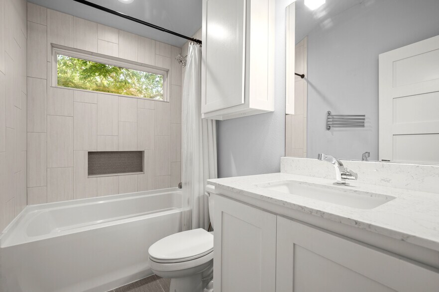 2nd Full Bathroom upstairs - 1220 Delano St