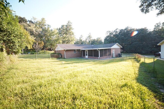 Building Photo - 1616 Salmon Dr