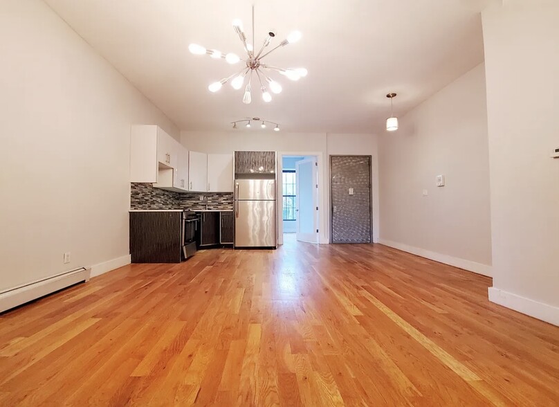 Primary Photo - 979 Greene Ave