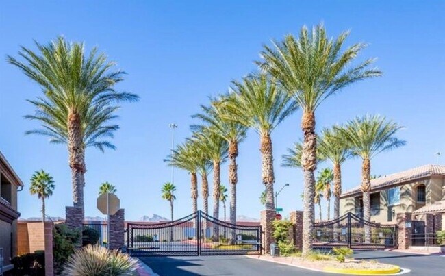 Building Photo - LIGHT, BRIGHT AND OPEN UPSTAIRS UNIT!