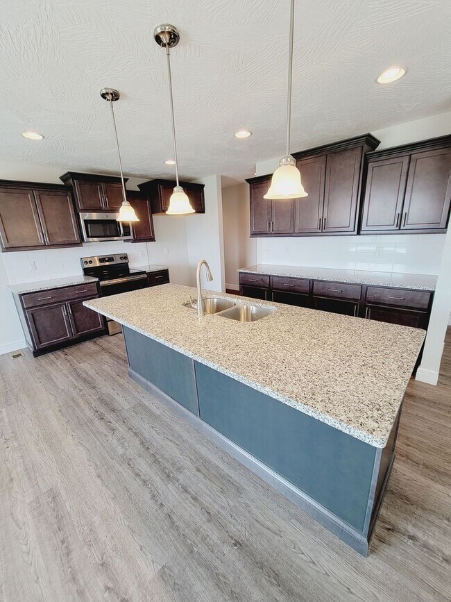 Building Photo - Pre-Leasing for May - Wild Horse Luxury,  Newer,  4 Bed Room, 3 Car Garage