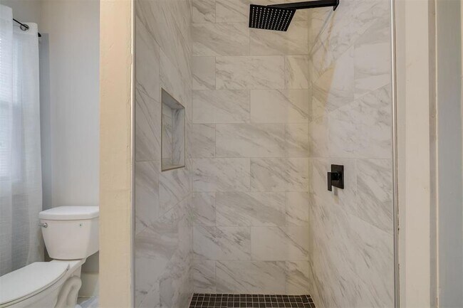 Building Photo - 726 NW 24th St