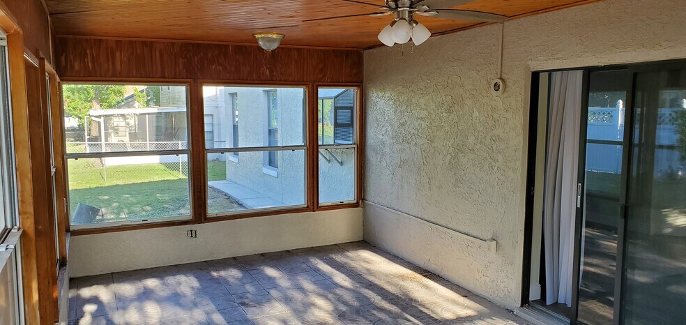 Building Photo - 3317 Hillmont Cir