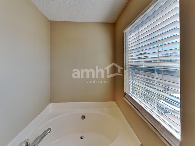 Building Photo - 5486 Avonhurst Ct