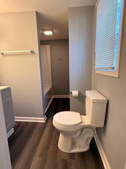 Building Photo - 132 Patten St