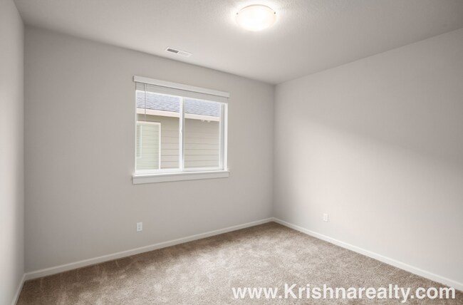 Building Photo - Beautiful Modern | ONE LEVEL 4BD | 2 BA | Single Family Home | Laurel Woods Community Located In ...