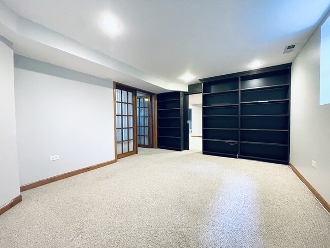 Bedroom 2: Master "bookshelf" bedroom with walk-in closet - 4259 N Lawndale Ave