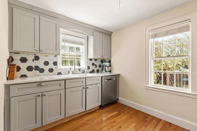 Building Photo - 7 Marrigan St